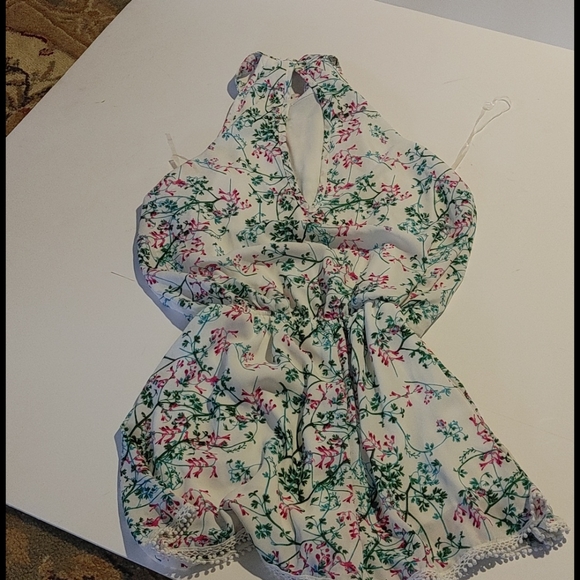 Steezyer size M floral Romper - Picture 5 of 9